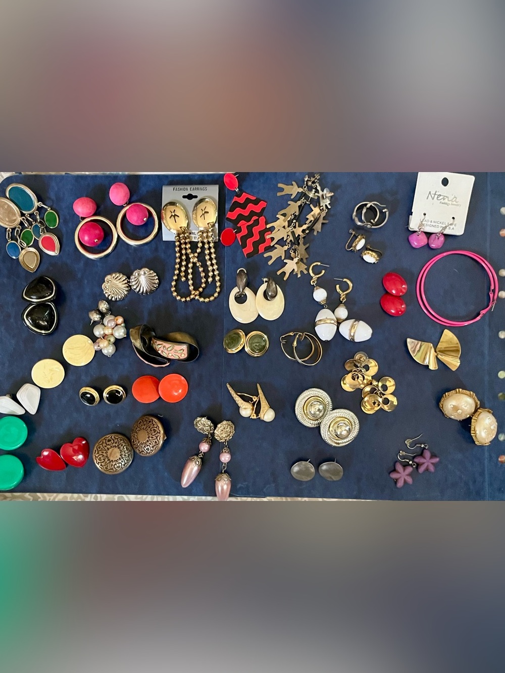 Lot of 32 earrings of various style, design, and material
